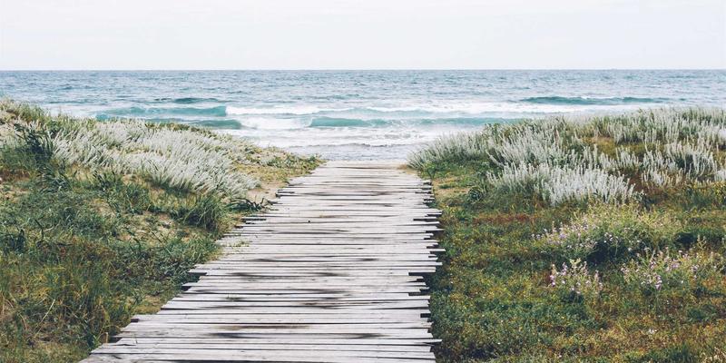 RKS珠宝定制指南：蓝宝石、红宝石与祖母绿在Rings、Necklaces和Earrings中的深刻寓意