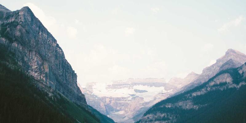 定制珠宝新选择：线上购买与实体店体验的深度对比 | RKS Jewelry 指南